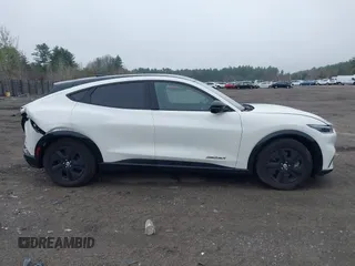 2022 Ford Mustang Mach-E California Route 1 z VIN 3FMTK2SU9NMA58241, wystawiony jako IAAI lot #42052537 z przebiegiem 20 587 mil mil oraz . Historia ofert i sprzedaży dostępna na DreamBid. Obrazek 13.