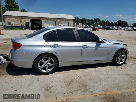 2014 BMW 3 Series 320i xDrive с VIN WBA3C3C58EP662305, выставлен на аукционе Copart как лот 62811895 с пробегом 43 793 миль миль и Списание • Salvage title. История ставок и продаж доступна на DreamBid. Изображение 3.