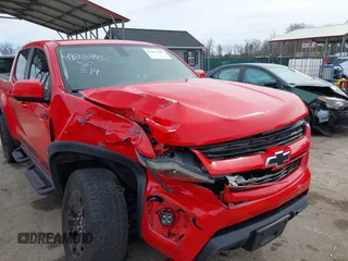 2018 Chevrolet Colorado 4WD Z71 z VIN 1GCGTDEN8J1141945, wystawiony jako IAAI lot #41837680 z przebiegiem 67 686 mil mil oraz . Historia ofert i sprzedaży dostępna na DreamBid. Obrazek 17.