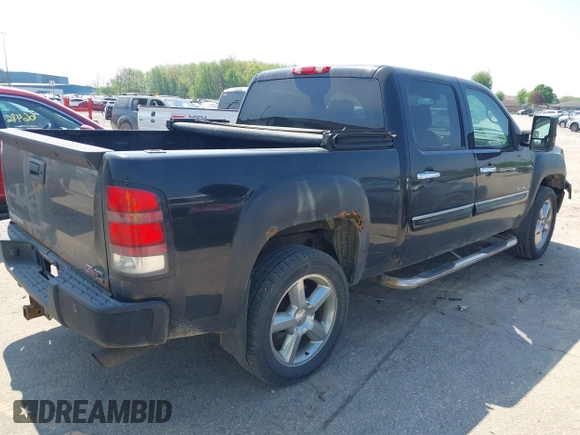 2008 GMC Sierra Denali z VIN 2GTEK638881272803, wystawiony jako IAAI lot #42269401 z przebiegiem 239 033 mil mil oraz . Historia ofert i sprzedaży dostępna na DreamBid. Obrazek 4.