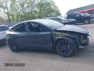 2023 Tesla Model Y Performance z VIN 7SAYGDEFXPF767971, wystawiony jako IAAI lot #42198881 z przebiegiem 32 442 mil mil oraz . Historia ofert i sprzedaży dostępna na DreamBid. Obrazek 13.