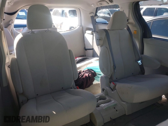 2011 Toyota Sienna LE AAS with VIN 5TDKK3DC0BS052186, listed as a IAAI auction lot 41808553 with 131,321 mi miles. Bid and sale history available at carsss.com. Image 8.