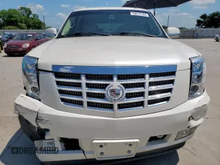 2008 Cadillac Escalade z VIN 1GYEC638X8R166660, wystawiony jako Copart lot #58272785 z przebiegiem 129 470 mil mil oraz Szkoda całkowita • Salvage title. Historia ofert i sprzedaży dostępna na DreamBid. Obrazek 5.