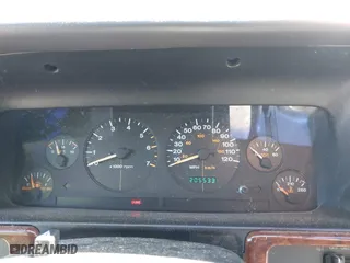 1997 Jeep Grand Cherokee Laredo with VIN 1J4GZ58S7VC713517, listed as a IAAI auction lot 42062214 with 205,533 mi miles. Bid and sale history available at carsss.com. Image 7.