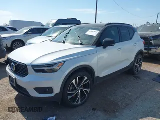 2021 Volvo XC40 R-Design z VIN YV4AC2HM8M2562007, wystawiony jako IAAI lot #42047885 z przebiegiem Nie podano mil oraz . Historia ofert i sprzedaży dostępna na DreamBid. Obrazek 2.