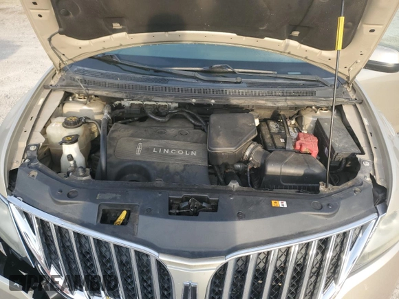 2011 Lincoln MKX z VIN 2LMDJ6JK1BBJ20361, wystawiony jako Copart lot #55584515 z przebiegiem 112 816 mil mil oraz Szkoda całkowita • Salvage title. Historia ofert i sprzedaży dostępna na DreamBid. Obrazek 12.