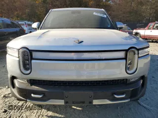 2022 Rivian R1T Launch Edition z VIN 7FCTGAAL6NN002704, wystawiony jako Copart lot #77913144 z przebiegiem 40 665 mil mil oraz Szkody całkowita. Historia ofert i sprzedaży dostępna na DreamBid. Obrazek 5.
