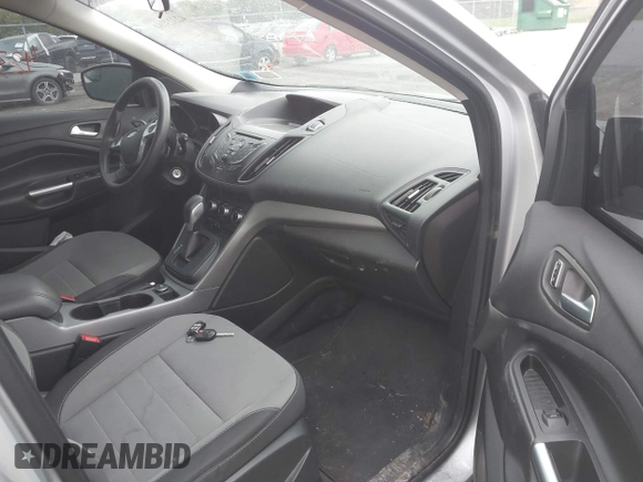 2014 Ford Escape SE z VIN 1FMCU9GX9EUC35713, wystawiony jako IAAI lot #42323161 z przebiegiem 169 393 mil mil oraz . Historia ofert i sprzedaży dostępna na DreamBid. Obrazek 5.