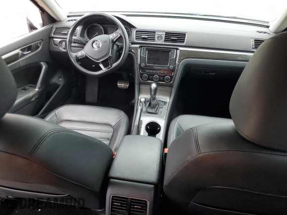2016 Volkswagen Passat SEL Premium z VIN 1VWCS7A32GC022287, wystawiony jako Copart lot #57116525 z przebiegiem 71 309 mil mil oraz Szkoda całkowita • Salvage title. Historia ofert i sprzedaży dostępna na DreamBid. Obrazek 8.