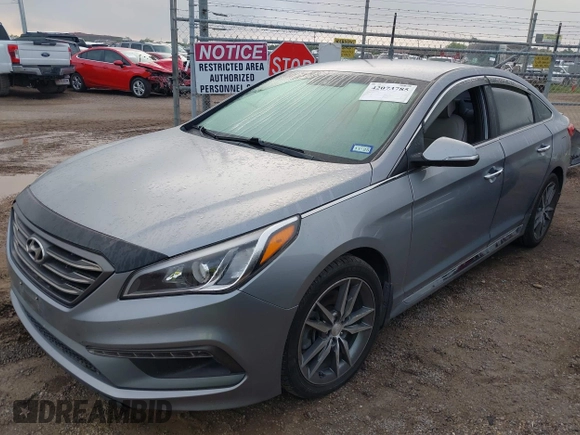 2015 Hyundai Sonata Sport z VIN 5NPE34AB9FH191188, wystawiony jako IAAI lot #42073785 z przebiegiem 92 867 mil mil oraz . Historia ofert i sprzedaży dostępna na DreamBid. Obrazek 2.