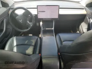 2018 Tesla Model 3 Long Range Battery z VIN 5YJ3E1EB7JF106429, wystawiony jako Copart lot #56319995 z przebiegiem 145 648 mil mil oraz Tytuł czysty. Historia ofert i sprzedaży dostępna na DreamBid. Obrazek 8.