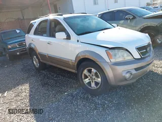 2005 Kia Sorento LX with VIN KNDJD733855444289, listed as a IAAI auction lot 41001977 with 193,973 mi miles. Bid and sale history available at carsss.com. Image 1.