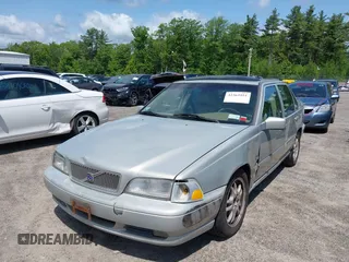 2000 Volvo S70 с VIN YV1LS56D5Y2661189, выставлен на аукционе IAAI как лот 42362551 с пробегом 197 541 миль миль и . История ставок и продаж доступна на DreamBid. Изображение 2.