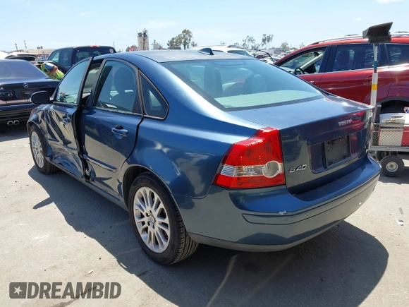 2007 Volvo S40 2.4L z VIN YV1MS390372275581, wystawiony jako IAAI lot #42269532 z przebiegiem 88 964 mil mil oraz . Historia ofert i sprzedaży dostępna na DreamBid. Obrazek 3.