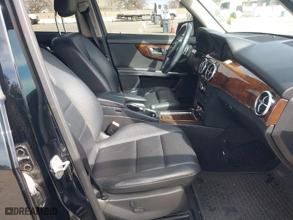 2013 Mercedes-Benz GLK-Class GLK 350 with VIN WDCGG8JB5DG108761, listed as a IAAI auction lot 41622613 with 177,587 mi miles. Bid and sale history available at carsss.com. Image 5.