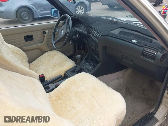 1985 BMW 3 Series с VIN WBAAK8404F8779112, выставлен на аукционе IAAI как лот 42752903 с пробегом 157 085 миль миль и . История ставок и продаж доступна на DreamBid. Изображение 5.