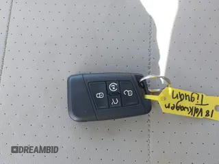 2018 Volkswagen Tiguan SEL z VIN 3VV3B7AXXJM205725, wystawiony jako IAAI lot #42285557 z przebiegiem 83 644 mil mil oraz . Historia ofert i sprzedaży dostępna na DreamBid. Obrazek 11.
