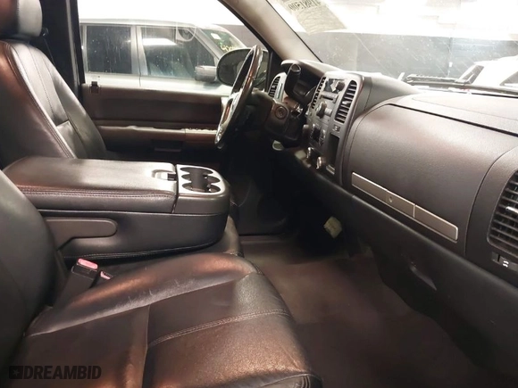 2007 Chevrolet Silverado 1500 LT w/1LT with VIN 1GCEK19C17Z553328, listed as a IAAI auction lot 41981500 with 145,800 mi miles. Bid and sale history available at carsss.com. Image 5.