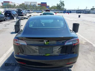 2023 Tesla Model 3 z VIN 5YJ3E1EA8PF403113, wystawiony jako IAAI lot #41967532 z przebiegiem 19 545 mil mil oraz . Historia ofert i sprzedaży dostępna na DreamBid. Obrazek 15.