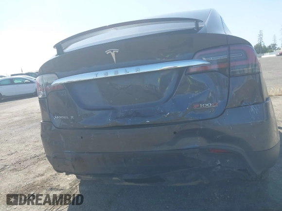 2016 Tesla Model X 70D z VIN 5YJXCAE27GF002541, wystawiony jako IAAI lot #41957228 z przebiegiem 77 199 mil mil oraz . Historia ofert i sprzedaży dostępna na DreamBid. Obrazek 6.