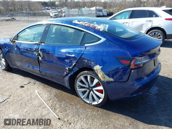 2018 Tesla Model 3 Long Range Battery z VIN 5YJ3E1EB5JF180030, wystawiony jako IAAI lot #41897617 z przebiegiem 89 557 mil mil oraz . Historia ofert i sprzedaży dostępna na DreamBid. Obrazek 3.