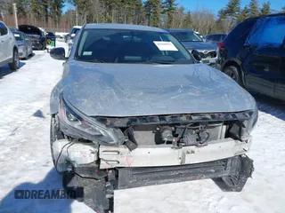 2019 Nissan Altima 2.5 SR with VIN 1N4BL4CV0KC120287, listed as a IAAI auction lot 41580295 with 103,339 mi miles. Bid and sale history available at carsss.com. Image 6.