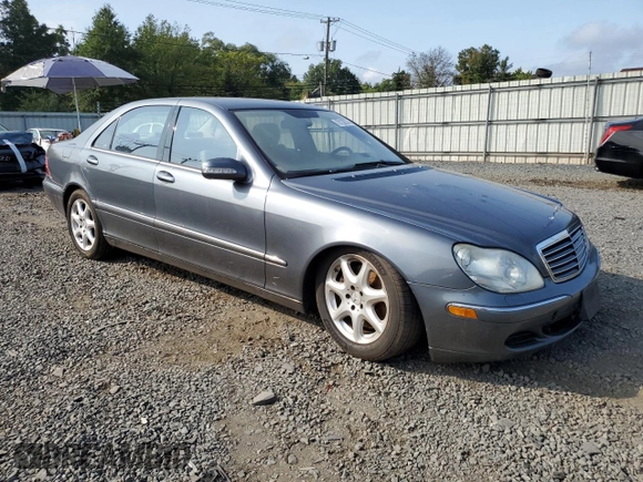 2005 Mercedes-Benz S-Class 4.3L with VIN WDBNG83J65A454791, listed as a Copart auction lot 70132074 with 221,612 mi miles and Salvage Title. Bid and sale history available at carsss.com. Image 4.