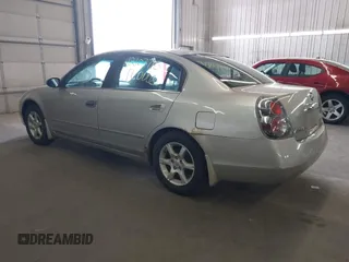 2005 Nissan Altima 2.5 S with VIN 1N4AL11D35C394401, listed as a IAAI auction lot 42103716 with 211,767 mi miles. Bid and sale history available at carsss.com. Image 3.