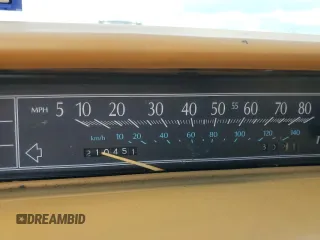 1991 Cadillac DeVille z VIN 1G6CD53B2M4335645, wystawiony jako Copart lot #53390805 z przebiegiem 210 451 mil mil oraz Szkoda całkowita • Salvage title. Historia ofert i sprzedaży dostępna na DreamBid. Obrazek 9.