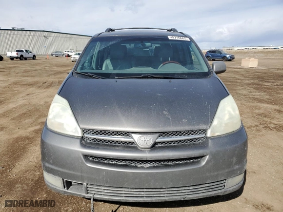 2004 Toyota Sienna XLE with VIN 5TDBA22C04S002178, listed as a Copart auction lot 49716665 with 351,252 mi miles and Salvage Title. Bid and sale history available at carsss.com. Image 5.
