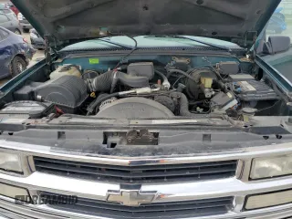 1998 Chevrolet Suburban with VIN 1GNFK16R3WJ359062, listed as a Copart auction lot 54632515 with 195,134 mi miles and Non Repairable. Bid and sale history available at DreamBid. Image 12.