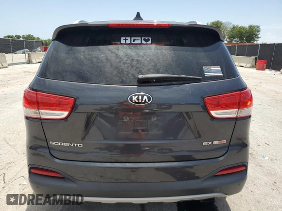 2016 Kia Sorento EX z VIN 5XYPH4A15GG008945, wystawiony jako Copart lot #63065415 z przebiegiem 98 524 mil mil oraz Czysty tytuł • Clean title. Historia ofert i sprzedaży dostępna na DreamBid. Obrazek 6.