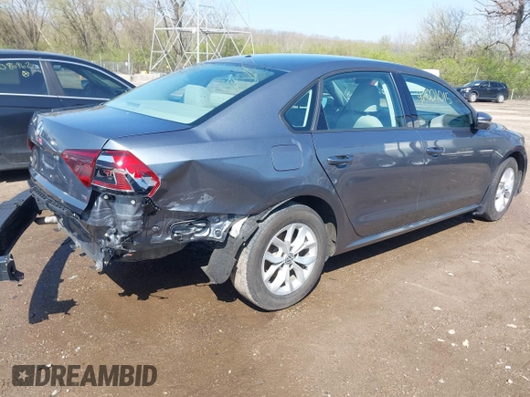 2018 Volkswagen Passat S z VIN 1VWAA7A35JC031938, wystawiony jako IAAI lot #42001015 z przebiegiem 109 450 mil mil oraz . Historia ofert i sprzedaży dostępna na DreamBid. Obrazek 4.
