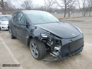 2020 Tesla Model Y Long Range with VIN 5YJYGDEE4LF033826, listed as a IAAI auction lot 41734119 with 131,507 mi miles. Bid and sale history available at carsss.com. Image 6.