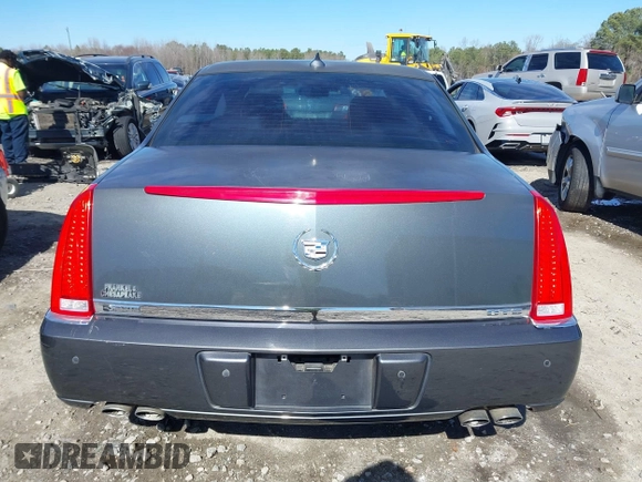 2011 Cadillac DTS Premium Collection z VIN 1G6KH5E68BU124852, wystawiony jako IAAI lot #41652793 z przebiegiem 227 148 mil mil oraz . Historia ofert i sprzedaży dostępna na DreamBid. Obrazek 17.