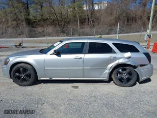 2005 Dodge Magnum SE with VIN 2D4FV48V65H565734, listed as a IAAI auction lot 41705058 with 251,033 mi miles. Bid and sale history available at carsss.com. Image 14.