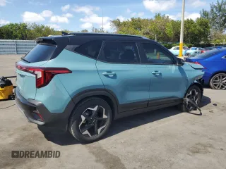2025 Kia Seltos S z VIN KNDEU2AA5S7700619, wystawiony jako Copart lot #55867285 z przebiegiem 4 400 mil mil oraz Nie do naprawy • Non repairable. Historia ofert i sprzedaży dostępna na DreamBid. Obrazek 3.