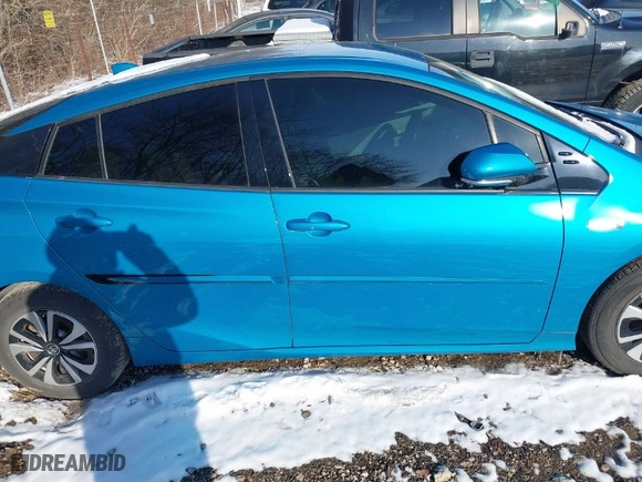 2018 Toyota Prius Prime Plus with VIN JTDKARFP2J3069383, listed as a IAAI auction lot 41595534 with NaN miles. Bid and sale history available at carsss.com. Image 13.