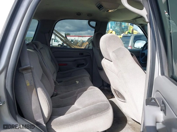 2004 GMC Yukon SLT with VIN 1GKEC13V74J311617, listed as a IAAI auction lot 41785561 with 225,245 mi miles. Bid and sale history available at carsss.com. Image 8.