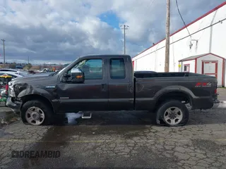 2006 Ford F-250 XL z VIN 1FTSX21PX6EA95609, wystawiony jako IAAI lot #40784632 z przebiegiem 248 193 mil mil oraz . Historia ofert i sprzedaży dostępna na DreamBid. Obrazek 14.
