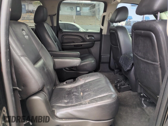 2011 GMC Yukon XL Denali z VIN 1GKS2MEF7BR367696, wystawiony jako Copart lot #51242205 z przebiegiem 172 519 mil mil oraz Szkody całkowita. Historia ofert i sprzedaży dostępna na DreamBid. Obrazek 12.