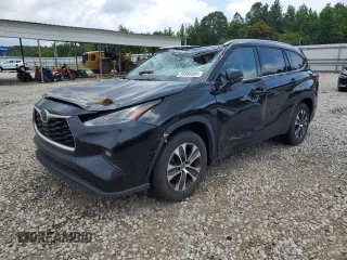 2021 Toyota Highlander XLE with VIN 5TDGZRAH2MS521284, listed as a Copart auction lot 59986685 with 106,610 mi miles and Salvage title. Bid and sale history available at DreamBid. Image 1.