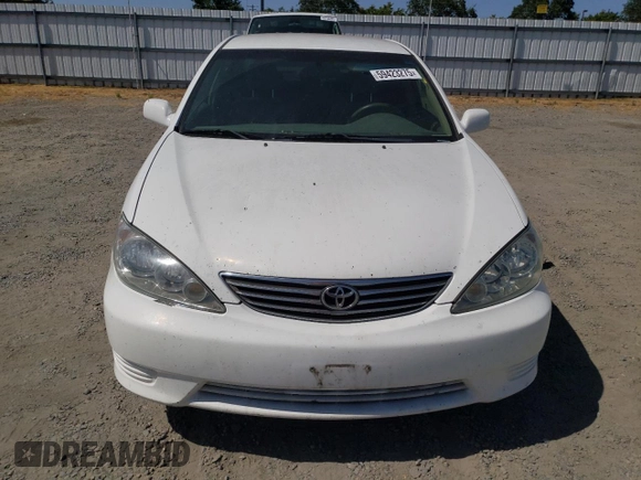 2005 Toyota Camry STD z VIN 4T1BE32K55U025255, wystawiony jako Copart lot #59423275 z przebiegiem 290 722 mil mil oraz Czysty tytuł • Clean title. Historia ofert i sprzedaży dostępna na DreamBid. Obrazek 5.