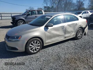 2013 Volkswagen Jetta SE z VIN 3VWDX7AJXDM303901, wystawiony jako Copart lot #48565345 z przebiegiem 147 132 mil mil oraz Szkoda całkowita • Salvage title. Historia ofert i sprzedaży dostępna na DreamBid. Obrazek 1.