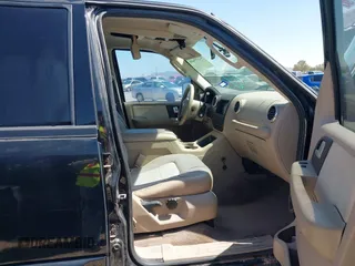 2004 Ford Expedition Eddie Bauer с VIN 1FMPU17L04LA95944, выставлен на аукционе IAAI как лот 42339649 с пробегом Не указан миль и . История ставок и продаж доступна на DreamBid. Изображение 5.