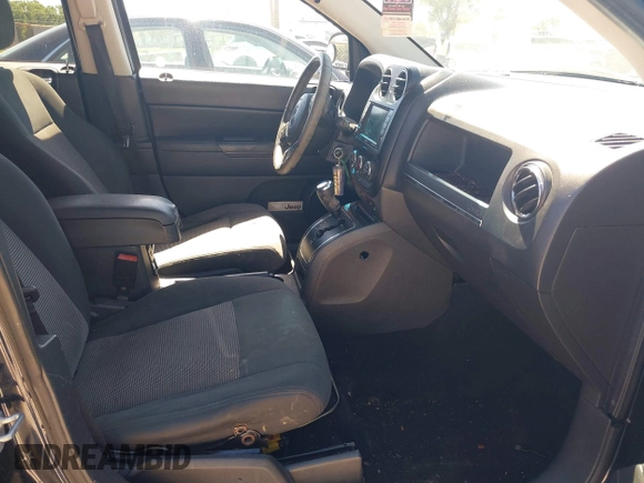 2011 Jeep Compass with VIN 1J4NT1FB6BD195524, listed as a IAAI auction lot 41844275 with 158,534 mi miles. Bid and sale history available at carsss.com. Image 5.