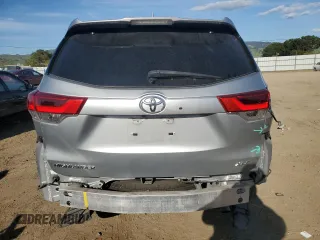 2018 Toyota Highlander SE z VIN 5TDKZRFH5JS534366, wystawiony jako Copart lot #52105255 z przebiegiem 53 972 mil mil oraz Szkoda całkowita • Salvage title. Historia ofert i sprzedaży dostępna na DreamBid. Obrazek 6.