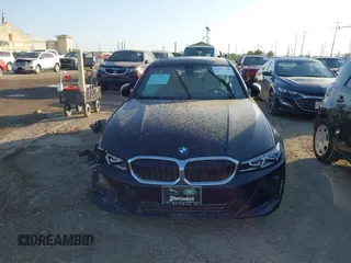 2023 BMW 3 Series 330i xDrive z VIN 3MW89FF09P8D19011, wystawiony jako IAAI lot #41957190 z przebiegiem 41 681 mil mil oraz . Historia ofert i sprzedaży dostępna na DreamBid. Obrazek 12.