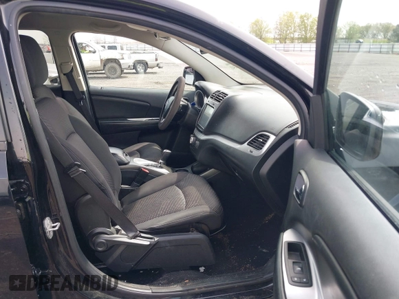 2014 Dodge Journey SXT with VIN 3C4PDCBG2ET262014, listed as a IAAI auction lot 41898343 with 199,732 mi miles. Bid and sale history available at carsss.com. Image 5.