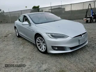 2018 Tesla Model S 75D z VIN 5YJSA1E25JF282919, wystawiony jako Copart lot #60255745 z przebiegiem 94 066 mil mil oraz Szkoda całkowita • Salvage title. Historia ofert i sprzedaży dostępna na DreamBid. Obrazek 14.